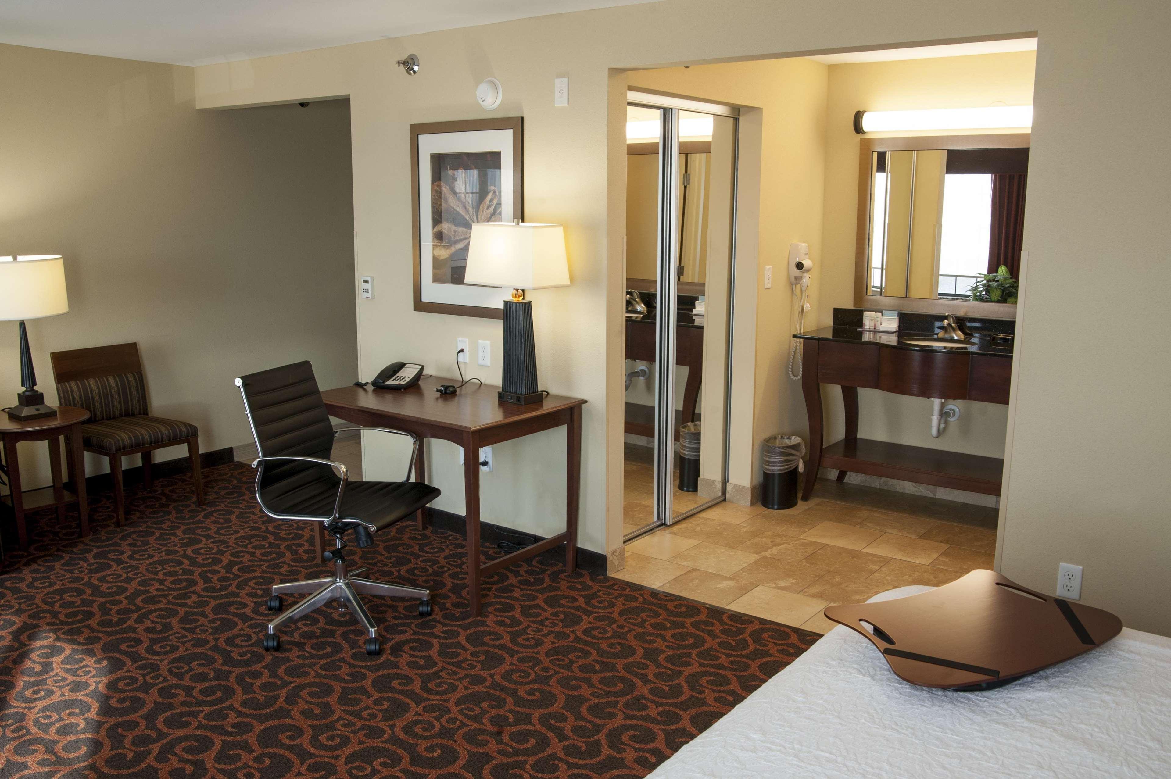 Hampton Inn & Suites Watertown Εξωτερικό φωτογραφία