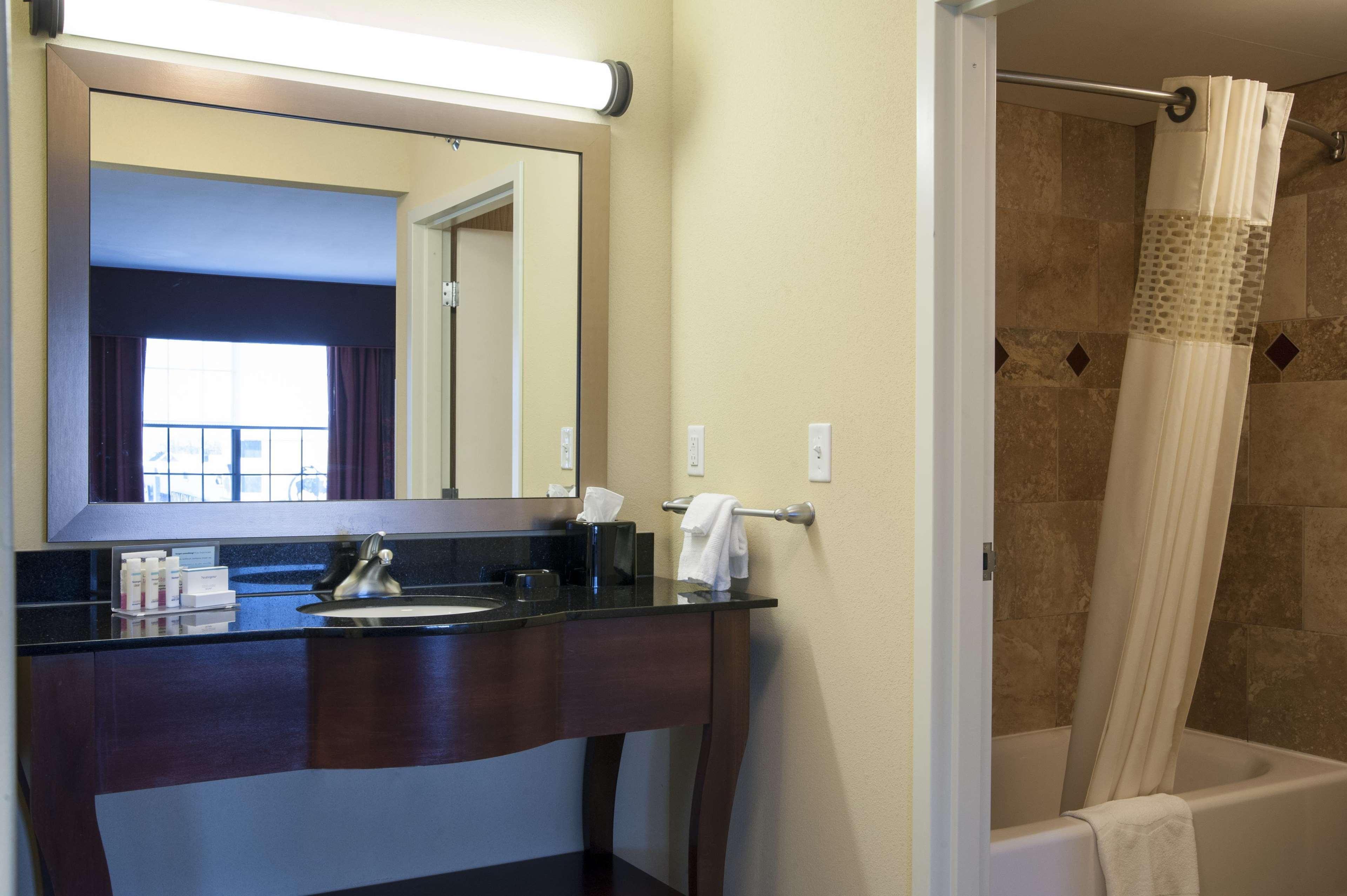 Hampton Inn & Suites Watertown Εξωτερικό φωτογραφία