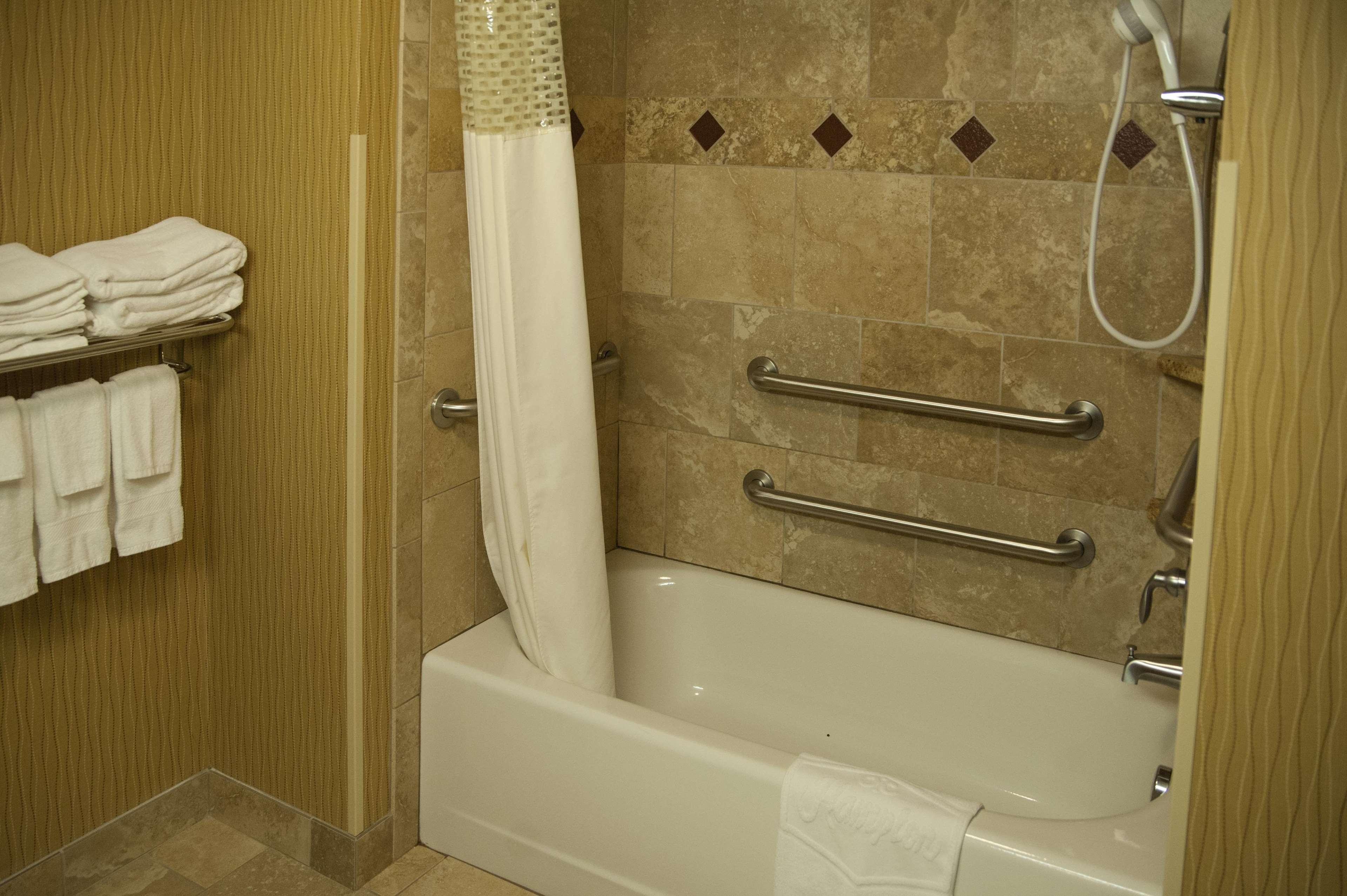 Hampton Inn & Suites Watertown Εξωτερικό φωτογραφία