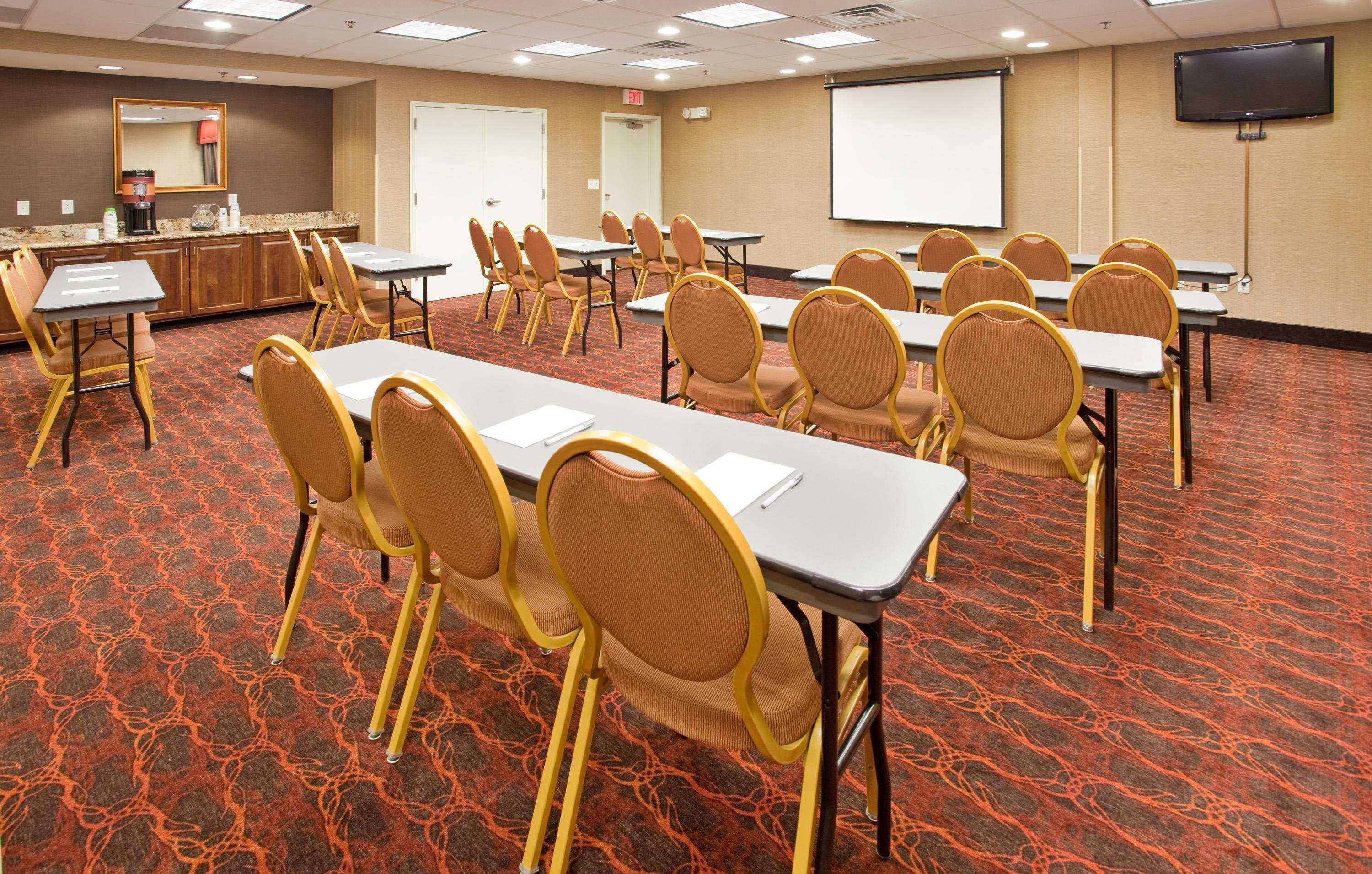 Hampton Inn & Suites Watertown Εξωτερικό φωτογραφία